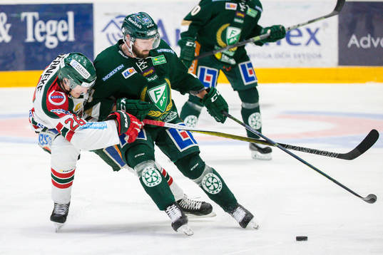 Frölundas Johan Sundström och Färjestads Milan Gulas