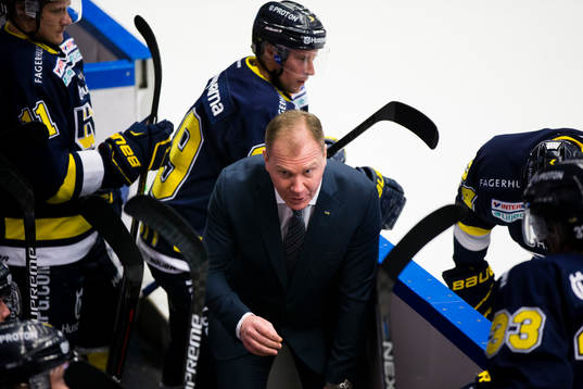 s tränare Johan Lindbom