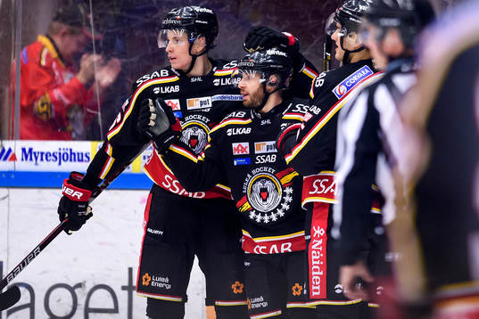 Luleås Jacob Micflikier (m) och Peter Cehlarik (v) jublar