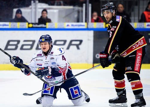 Linköpings Rhett Rakhshani och Luleås Craig Schira