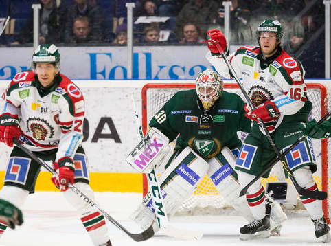 Färjestads målvakt Lars Haugen och Magnus Nygren samt