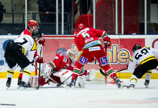 Brynäs Sebastian Enterfeldt gör 1-3 målet