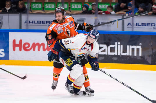 Karlskronas Mattias Guter och Djurgårdens Daniel Brodin