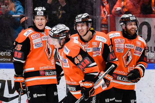 Karlskronas Filip Cruseman jublar
