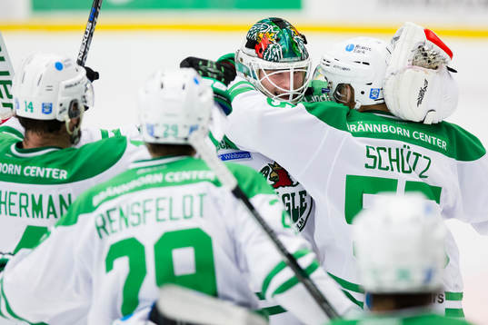 Rögles målvakt Oscar Dansk jublar