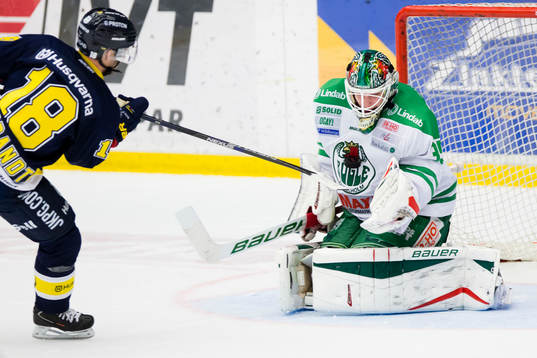 s Pär Arlbrandt missar sin sista straff mot Rögles