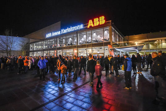 Brandrök på övervåningen inne på arenan