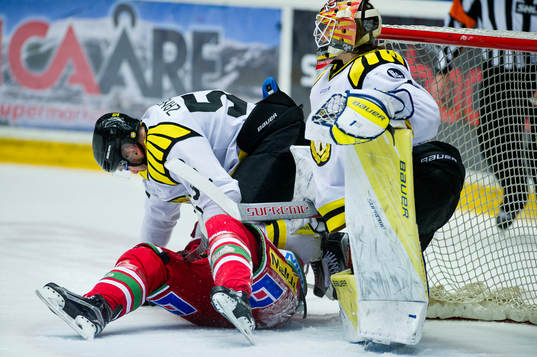 Modos Ludvig Nilsson, Brynäs Marc Zanetti och målvakt