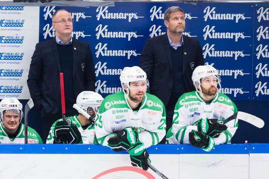 Rögles tränare Anders Eldebrink och assisterande tränare