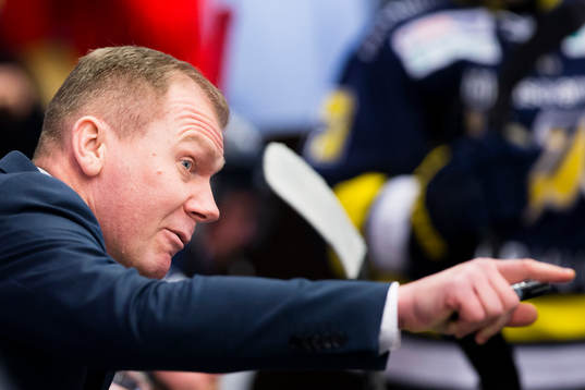 s tränare Johan Lindbom