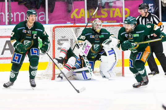 Färjestads Magnus Nygren och Mikael Wikstrand framför
