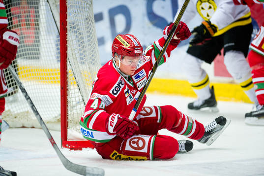 Modos Carl Grundström jublar