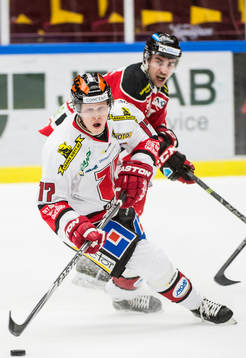 Örebros Daniel Viksten mot Malmö Redhawks Henrik Hetta