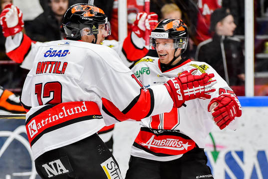 Örebros Marko Anttila och Kalle Olsson jublar