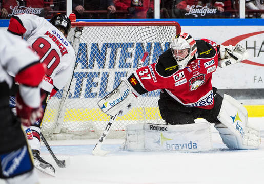 Örebros Libor Hudacek mot Malmö Redhawks målvakt Jonas