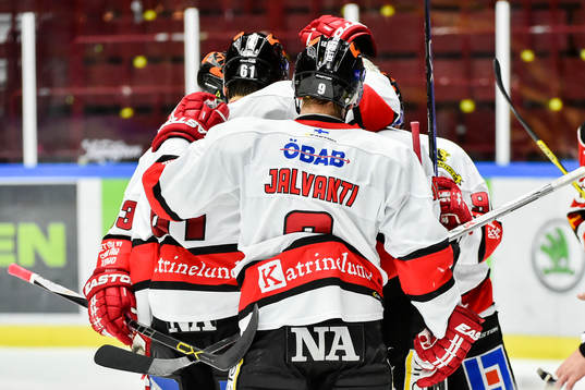 Örebros spelare jublar