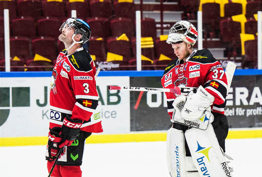 Malmö Redhawks Kent McDonell och målvakt Jonas Gunnarsson