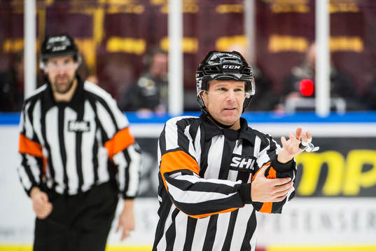 Domarna Mikael Sjöqvist och Wolmer Edqvist