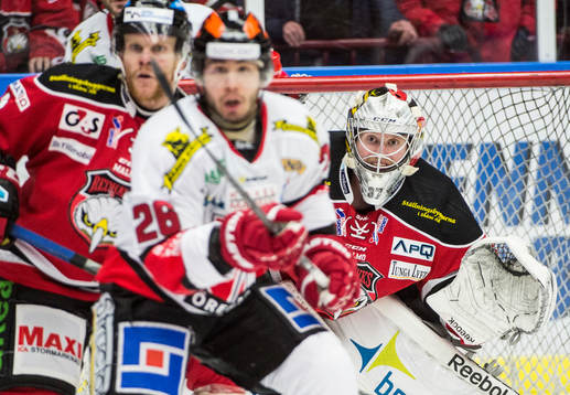 Örebros Greg Squires och Malmö Redhawks Jeremias Augustin