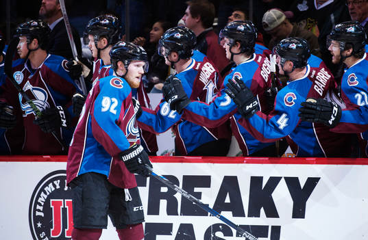 Colorados Gabriel Landeskog jublar med lagkamrater