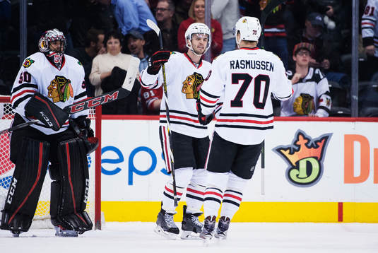 Chicagos Niklas Hjalmarsson och Dennis Rasmussen jublar