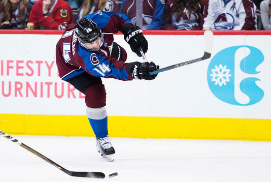 Colorados Blake Comeau bryter av sin klubba när han
