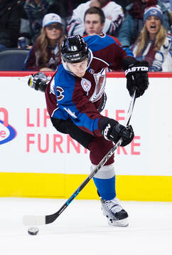 Colorados Blake Comeau bryter av sin klubba när han
