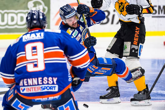 Växjös Linus Fröberg faller