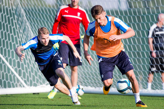 Malmö FFs Oscar Lewicki jagar Markus Rosenberg