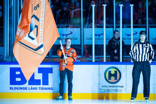 Mikael Eklund med flagga