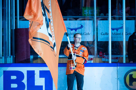 Mikael Eklund med flagga