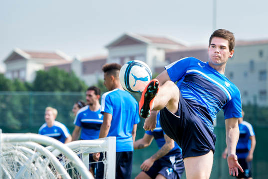 Malmö FFs Vidar Örn Kjartansson spelar fotbollsgolf