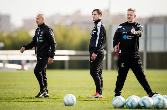 Manager Henrik Larsson, assisterande tränare Tobias