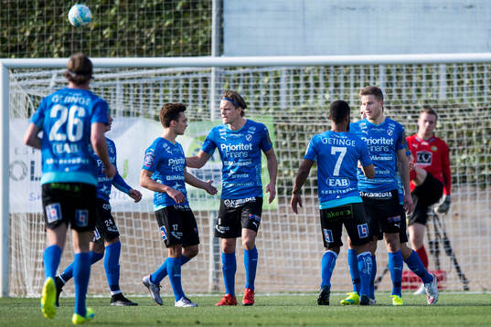 Halmstads spelare jublar