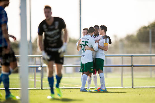 Hammarbys spelare jublar