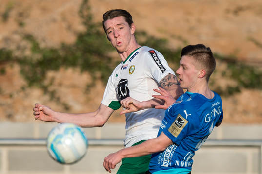 Hammarbys Birkir Már Saevarsson och Halmstads David