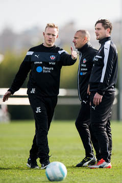 Jonas Eidevall, manager Henrik Larsson och assisterande