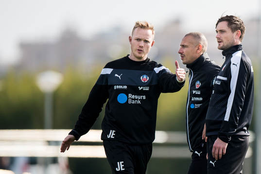 Jonas Eidevall, manager Henrik Larsson och assisterande
