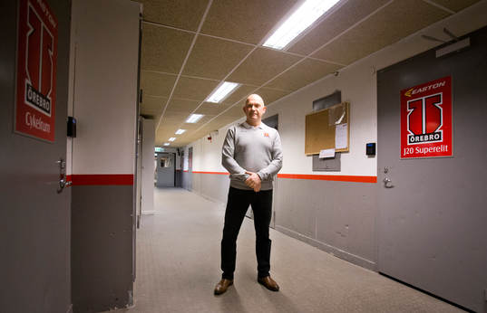 Porträtt på Örebros tränare Kent Johansson utanför