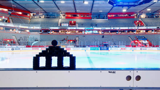 Puckar i SAAB Arena