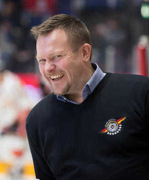 Luleås tränare Joakim Fagervall  skrattar glatt innan