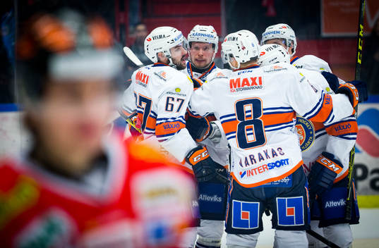 Växjös Erik Josefsson gör 0-1 och jublar