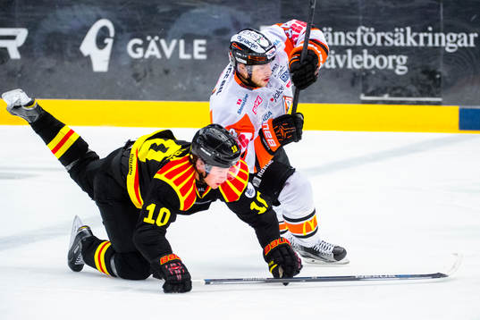 Brynäs Mattias Nörstebö och Karlskronas Jimmy Andersson