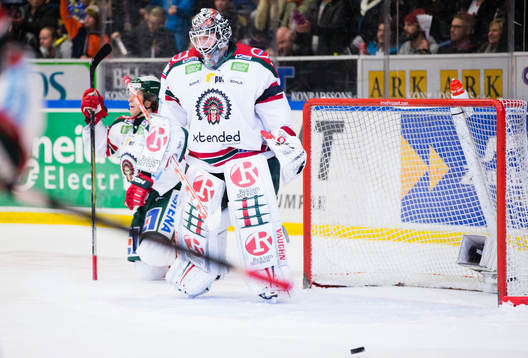 Frölundas målvakt Lars Johansson deppar
