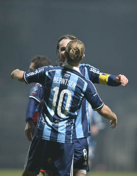 Djurgårdens Kevin Walker och Daniel Berntsen jublar