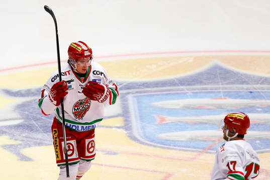 Modos Victor Olofsson jublar
