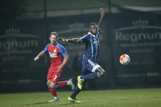 Djurgårdens Omar Colley och Bukarests Alexandru Chipciu