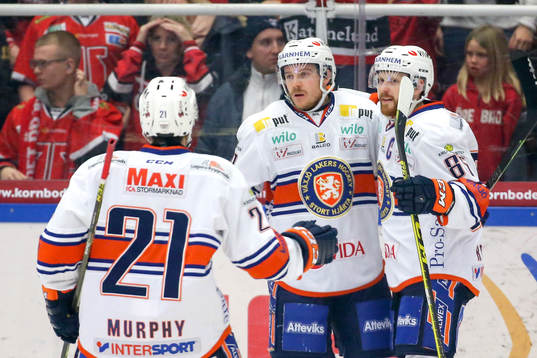 Växjös Erik Josefsson jublar