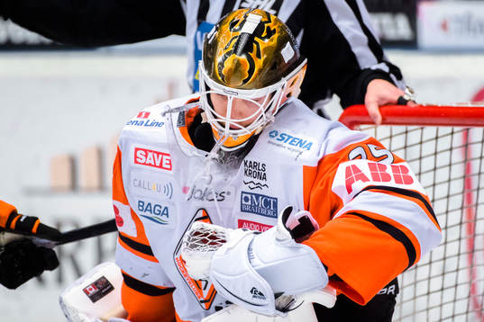 Karlskronas målvakt Linus Fernström deppar