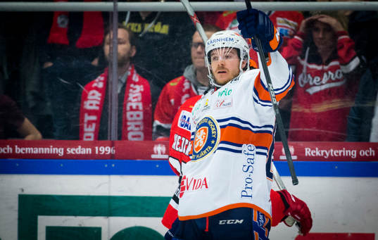 Växjös Erik Josefsson gör 1-2 och jublar